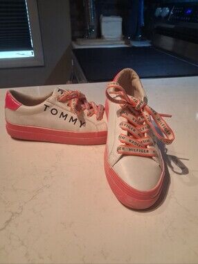 Tommy Hilfiger White and Pink Designer Sneakers TRENDING Sz 7
